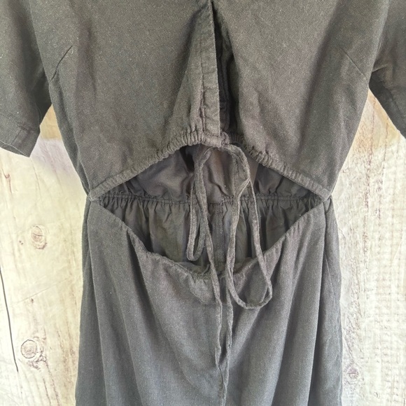 Abercrombie & Fitch Linen Cut Out Black Short Sleeve Dress
Small - Picture 2 of 8
